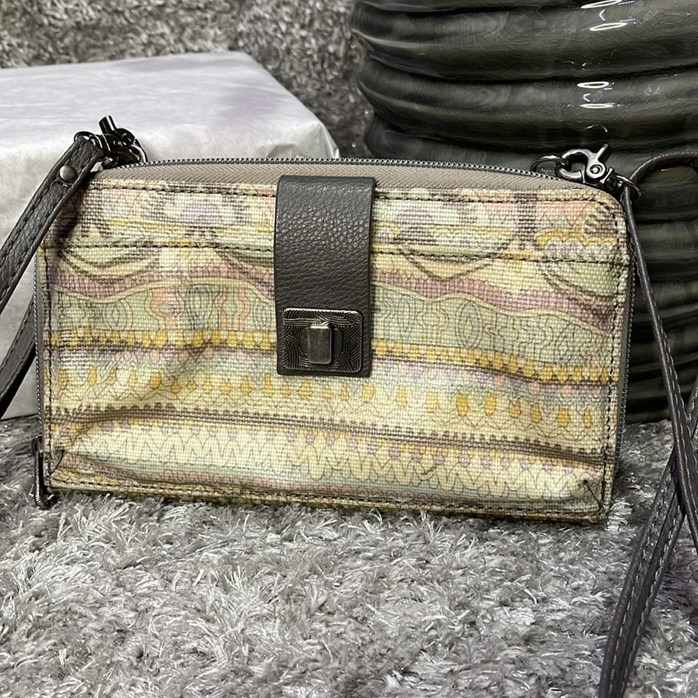 PP.) Sakroots Crossbody Long Wallet - Picture 2 of 13